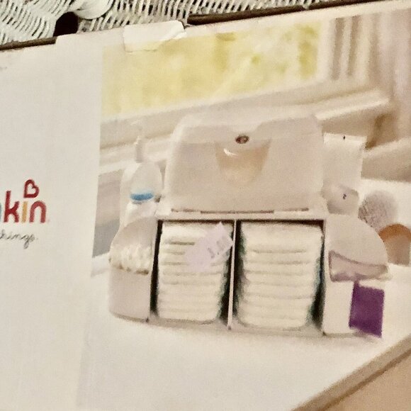 New Munchkin Diaper Change Organizer W16in x H5in x D9in - Picture 5 of 9